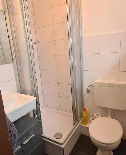 Aaron Iv Inkl Bettwaesche Handtuecher Endreinigung Daire *